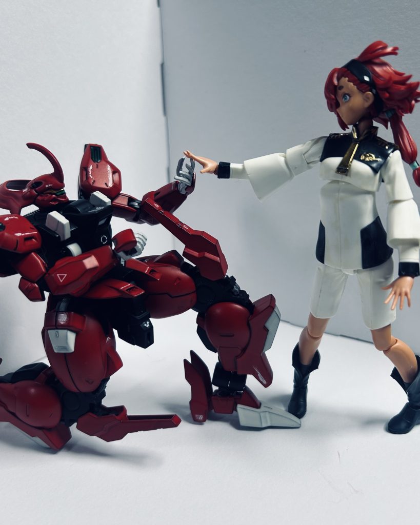 「スレッタ・マーキュリー、俺と結婚してくれ」うん、これはやっとかないとネ。もう一つのオチの案は「俺に弟がいたなんてすっげー嬉しい」だったけど、シュバルゼッテが売ってないから……(あの時はディランザ?気にしない)。と言うか何で白い制服……何で日焼けしてんだろ……そんなに日が当たる場所置いてないんだけれども……。制服のプラ、結構紫外線に弱い素材?ところでバンダイさん、フュギュアライズスタンダード グエル・ジェタークはまだですか?あとついでに改修型のアップデートパーツの再販も何卒。それでは閲覧ありがとうございました。