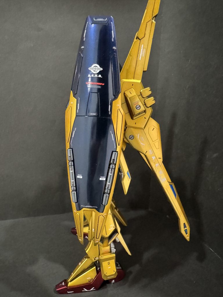 金部分は下地：EXブラック → SBゴールド→ クリアオレンジ　+ クリアイエロー　+  蛍光クリアイエロー +  EXクリアです。好きなモデラーさんのYouTubeを見ていたら「クリアの調色には透明クリアを混ぜるべし」との教えがあり実践いたしました。