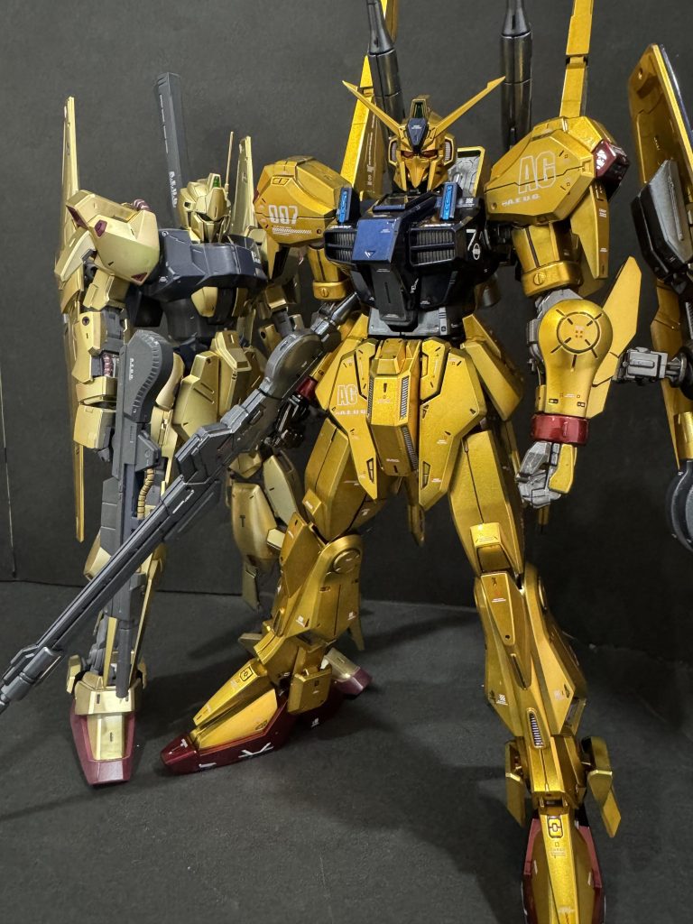 百式と。MG 百式ver.2.0の落ち着いた金色が好きで当初はマットキャンディにしたいと作成を始めたんですが、ツルツルもコレはコレでいいかーと。 