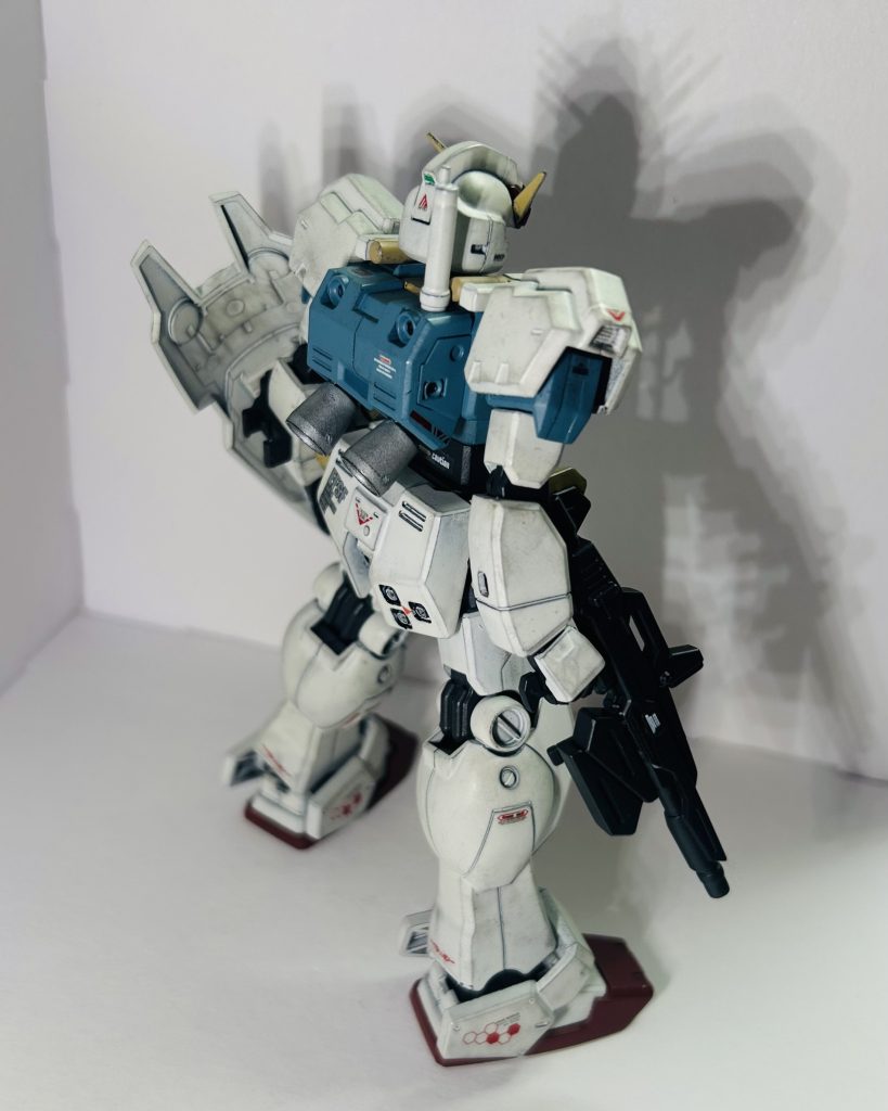 コンセプトとしては「量産機としてのガンダム 」です。もしくは「オラ式AOZリファインガンダム」です。それってジムじゃ……ってツッコミ入りそうなので、ここではジム＝簡易量産機、このガンダム＝高級量産機的な意味で考えててくだされ。接着剤で例えると、ジム＝市販品の接着剤、このガンダム＝市販されているプロ用接着剤、RX-78とかのアニメのガンダム＝専門店にしか売ってない接着剤……的なイメージ……逆に分かり難いか？もしもヘイズルが連邦で量産機として採用されたら、というIFです。機体の名前としてはヘーゼルとしております。まぁフレーバーストーリーでは一度も呼ばれてませんが。名前の元ネタは単純にヘイズルの表記揺れが元ですね。ヘイズル＝ティターンズのテストヘッド→連邦の量産機に採用→なぜに？……と思ったら『おのれアナハイムめ！』と唱えてください。とりあえず設定の齟齬があれば、アナハイムのせいにしておけ、というスタンス。そしてコレを書いてる最中(大体作る前に書き始めている)にアーリーヘイズルの存在を知ると言うね……お　の　れ　ア　ナ　ハ　イ　ム　め　！