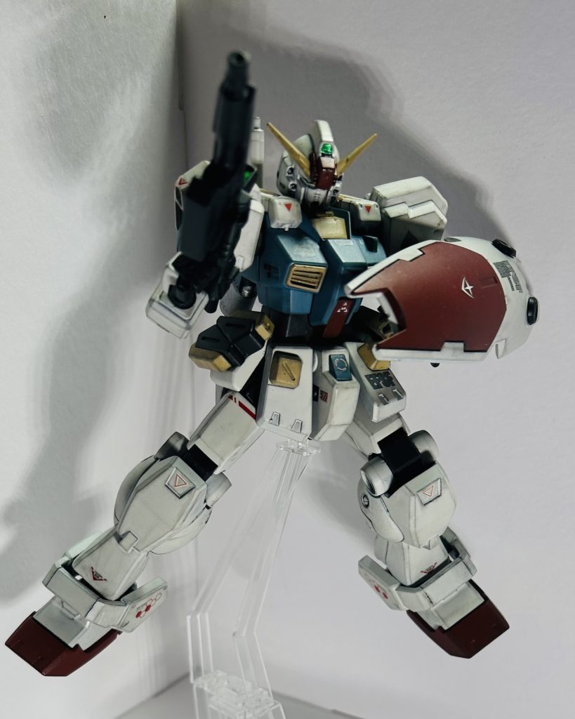 うん、正直に言ってしまうとですね、僕がヘイズルは開発経緯が複雑で追いきれなかったり、それプラスAOZの途中くらいから一時期ガンプラから離れていた時期で今更追うのを諦めていたってのは言い訳として挙げます。　藤岡建機のデザインラインは好きだからちょくちょく知ってはいたのですがね。