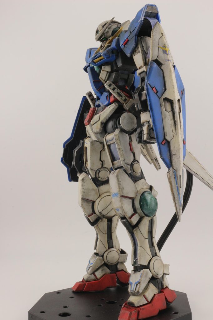 全体は無光沢のトップコートですが、クリアパーツ部分はマスキングゾルでカバーをして、あとから光沢のトップコートを筆塗をしています。