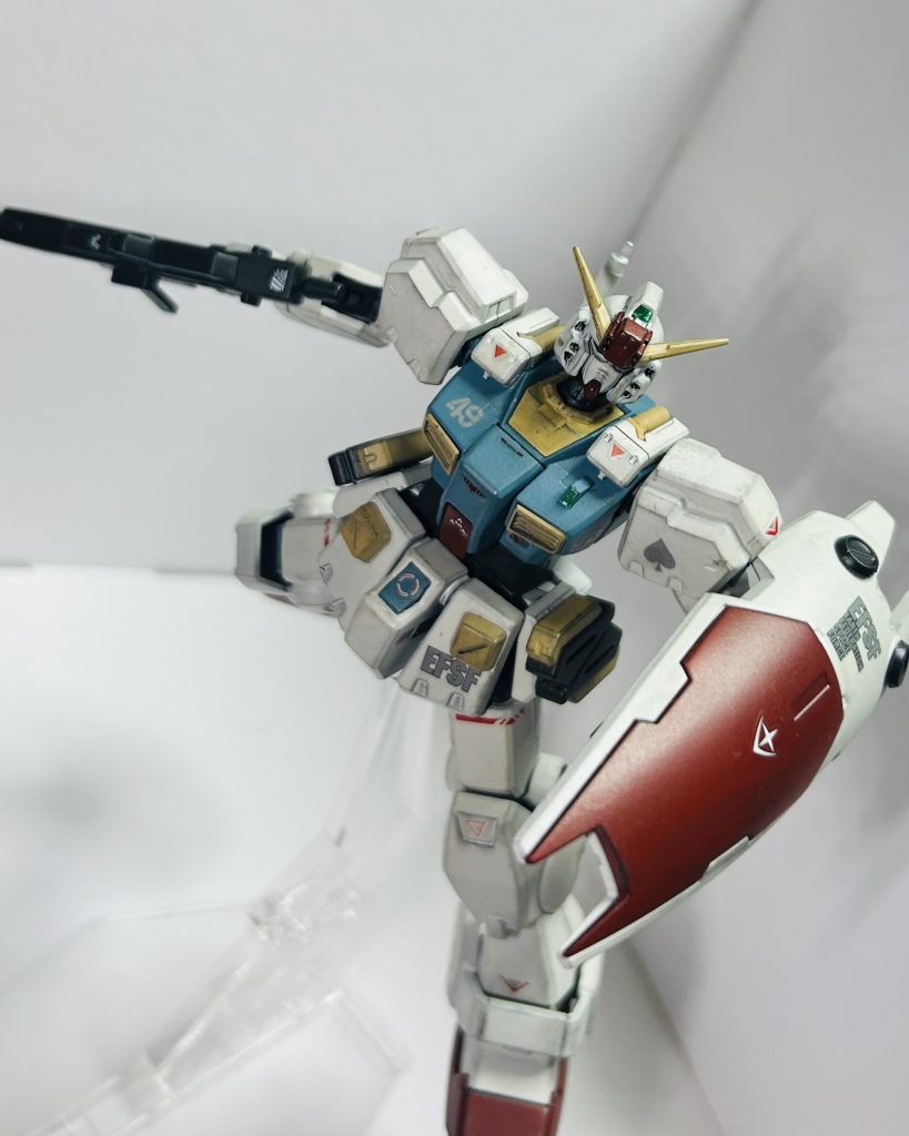 にしても今回の作品はミキシングか否か……。確かに本体だけでも3キット分、武器を入れたら4キット分のパーツを使った……けど、同系列のキットからツギハギだからなぁ……殆ど変わった気がしない……！まぁ、一応、キットごとに入っているパーツが違うから「あれはミキシングだ。私がそう判断した」で良いかもだけど。まぁ、コレは2月に完成→投稿するつもりだったけど、ヒャア！我慢できねぇ！って事で投稿するのだ……。目標達成の為に明日以降の僕が頑張るでしょう、多分。長々と閲覧ありがとうございました。