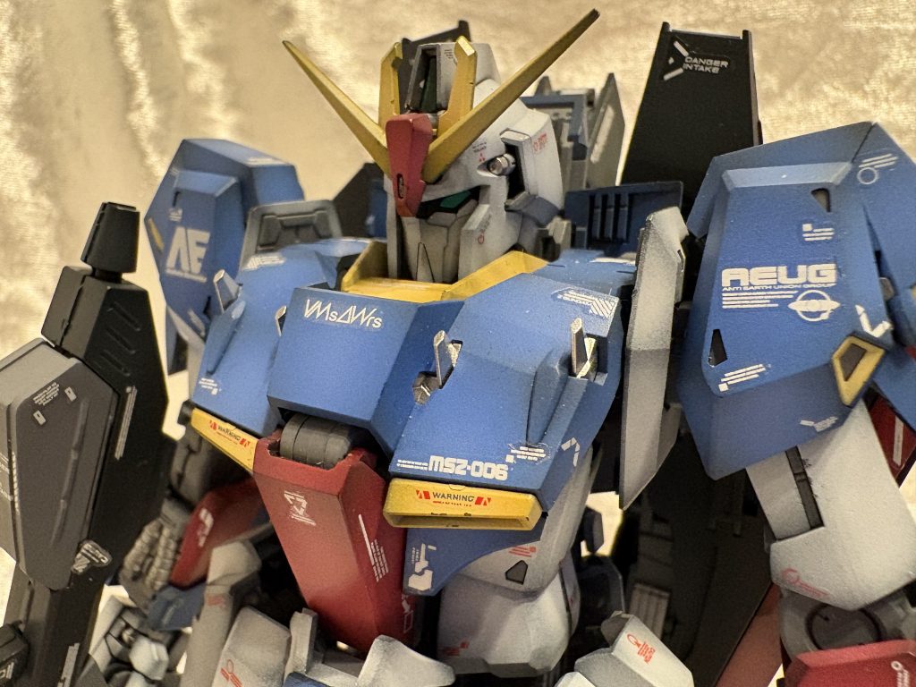 付属のデカール+他社デカールを使用しました。