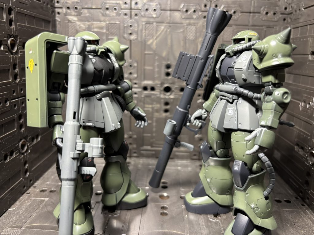 わたしとしては頭部とバックパック以外はオリジン版のがどっしりしていて格好良いのかな~と感じました。(zaku-kao5)