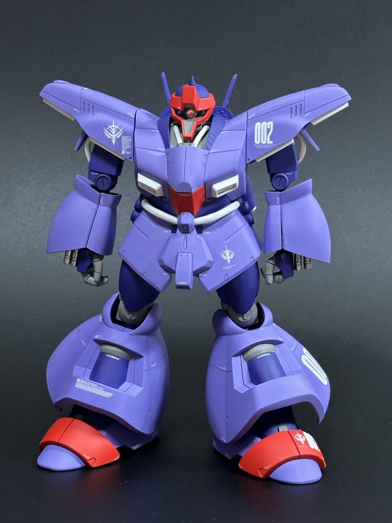 カラーリングは、かつてモデグラ誌で提唱されていた「色の正常化」を目指し、一部色合いをおとなしくしてみました。◆塗装レシピ紫(濃):ガイア パープルヴァイオレット紫(淡):ガイア パープルヴァイオレット + ガイア EXホワイト赤:クレオス シャインレッド白:ガイア EXホワイト + ガイア EXブラック(少量)銀:ガイア スターブライトアイアン関節:クレオス ダークアース + クレオス ブラック + ガイア ピュアホワイト 武器:クレオス MSファントムグレー + ガイア EX ホワイト武器発光部:ガイア EX ホワイト → クレオス クリアイエローをグラデーション塗装トップコート:クレオス スーパースムースクリア つや消し 実は年末の某モナカキットコンペに出展を目指していたのですが、全く間に合いませんでした笑