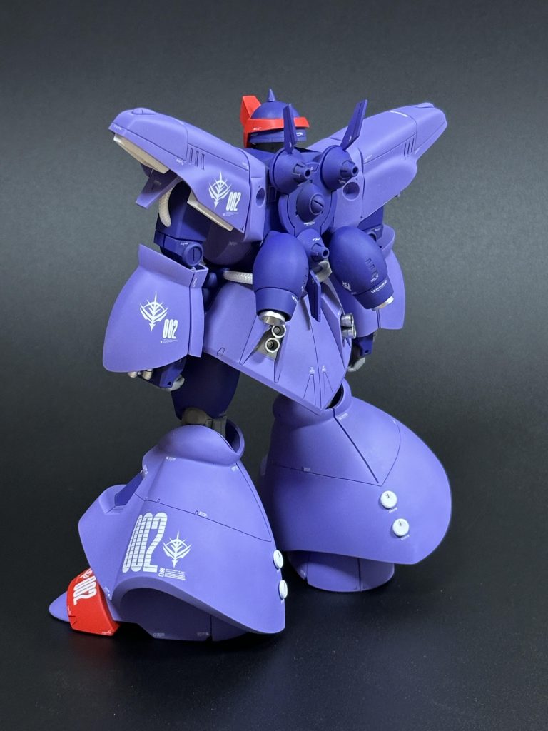 関節の置き換えには、WAVE プラサポや各種ボールジョイント等を使用。モデグラ誌の岡プロのモナカキット攻略記事を大いに参考にさせていただきました。