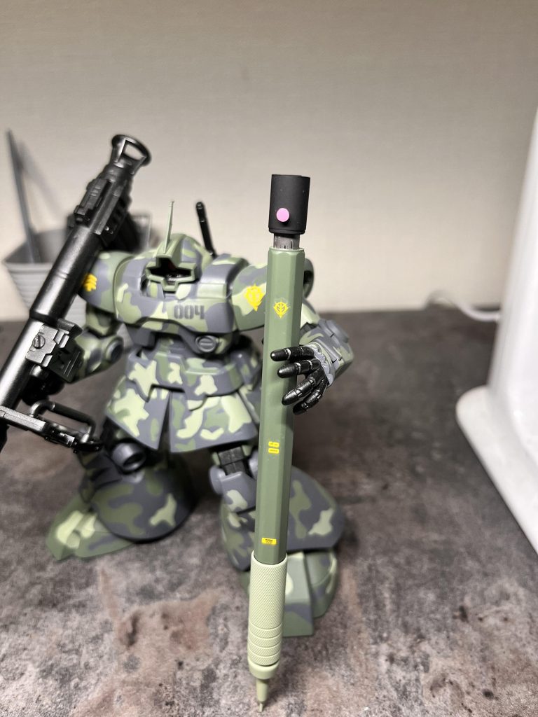 前作ったドムと並べて