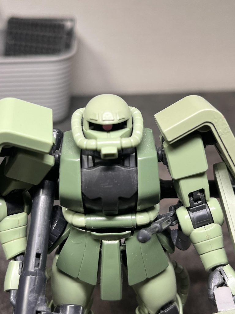 頭部　アップリケアーマーを装着　プラ板を切ってはっつけただけです。　