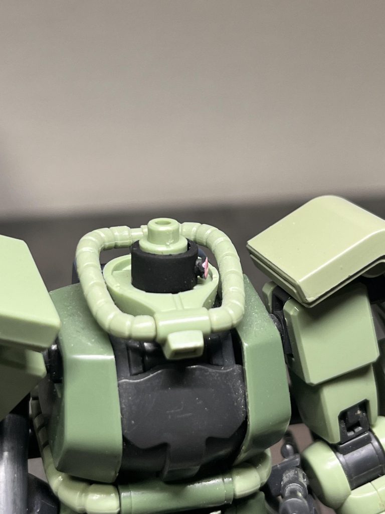 個人的にこだわりポイントはモノアイです。waveの肉厚プラパイプ8mmでモノアイレールをつけ、2mmと2.5mmでモノアイを作ってます。