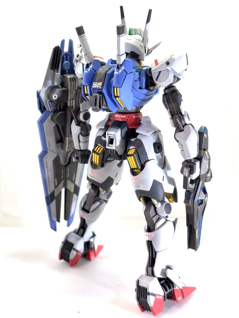 新しいキットなので合わせ目ないやろーと思い込んでたら太ももにバッチリ合わせ目が…&nbsp;水星のキットはほんと出来が良くて改造案とかあんまり何も思いつかないです&nbsp;ご覧いただきありがとうございました😊