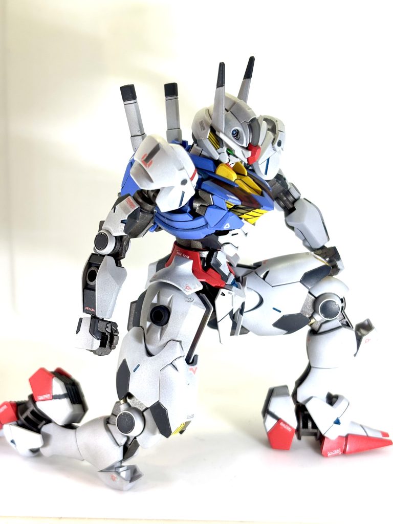 あのポーズ。最新の方のキットなので可動が優秀すぎる！