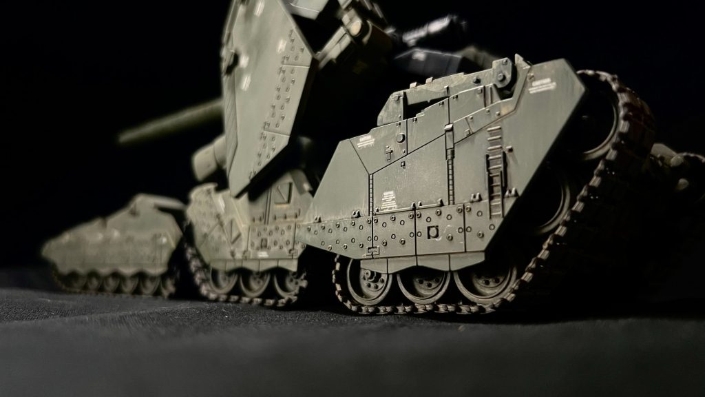 次は側面の装甲！ハシゴのモールドがあるんですが、そこに汚れが溜まった感じにできたのがこだわりポイントです