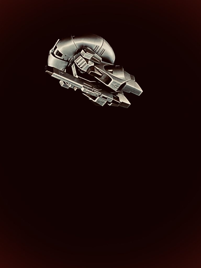 「急げ！スカーリ！車に走れっ！」　先に行かせたスカーリに叫ぶ。クソ！奴ら、いつ気が付いたんだ？走りながら考えるが、当然、それどころでは無い。乾いた音と共に、足元の土が弾ける。撃ってきているのだ。警告も無しに！…何度か振り返るが、振り返るごとに追ってくる兵士の数が増えている様な気がする。車までの距離が無限に感じる。…右側から複数の人の気配。クソ！また増えた。　新手の方をチラリと伺う。その瞬間、思わず足を止めそうになる。新たに現れたティターンズ兵、その先頭の男の顔に見覚えがあったのだ。…少し目の離れた四角い顔。…アイツは！「スカーリ！奴だ！クライショックがいる！」　前を走るスカーリに叫ぶ。「なに？モールダー！聞こえない！早く、急いで！」　破れたフェンスの端を持ち上げるスカーリに僕は叫ぶ。「スカーリ！いけ！僕に構うな！」そう叫びながら、お気に入りのコートがフェンスに引っ掛かり破けるのも構わずにくぐり抜ける。…車はもう、すぐそこだ。　星もどこかに行ってしまった夜の闇の中、僕達の乗って来た車のシルエットが浮かび上がる。その横に立つ人影、スカーリに叫ぶ。「乗れ！スカーリ…、急げ…」　潰れそうな肺から息を絞り出すように言うと、ボンネットに手をつく。しかし、「ダメよ、モールダー。車が…」　顔を上げるとスカーリと目が合う。…やられた。僕達の乗って来た車、エレカ(電気自動車)が強力なジャミング照射でダメにされたに違いない。…クソッ！スカーリの手を取る。走って逃げるか？「むだよ、モールダー」　どこか冷たいスカーリの声。見ると、彼女は僕の後ろを見上げている。その時、僕は初めて後ろに、…背後に何か巨大な気配を感じる。恐る恐る振り返った僕の目に飛び込んできたもの。それは。　巨人。20メートルもの巨人、銀色のMSが僕達を見下ろしていたのだ。一体いつの間に、あれだけの質量体が側にくればわかる筈だ。僕達を見下ろすMS、銀色のアッシマーを僕達は、力無く見上げることしか出来なかった。