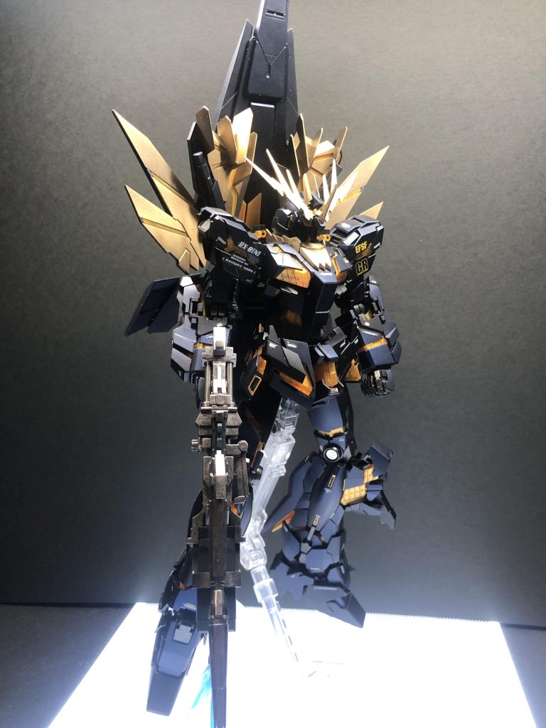 下地黒サフメイン外装[G]プリズムブルーブラックrg参考塗り分け部[F]ブルーブラックつま先バックパック等黒部　[G]黒サフアンテナ等金部[C]リッチゴールドアーマーDE塗り分け[F]ウルフブルー腹部　メカサフスーパーヘビーフレーム水性黒鉄色ビームマグナム水性焼鉄色、部分水性カッパーマガジン部[G]ネイビーブルー塗り分け