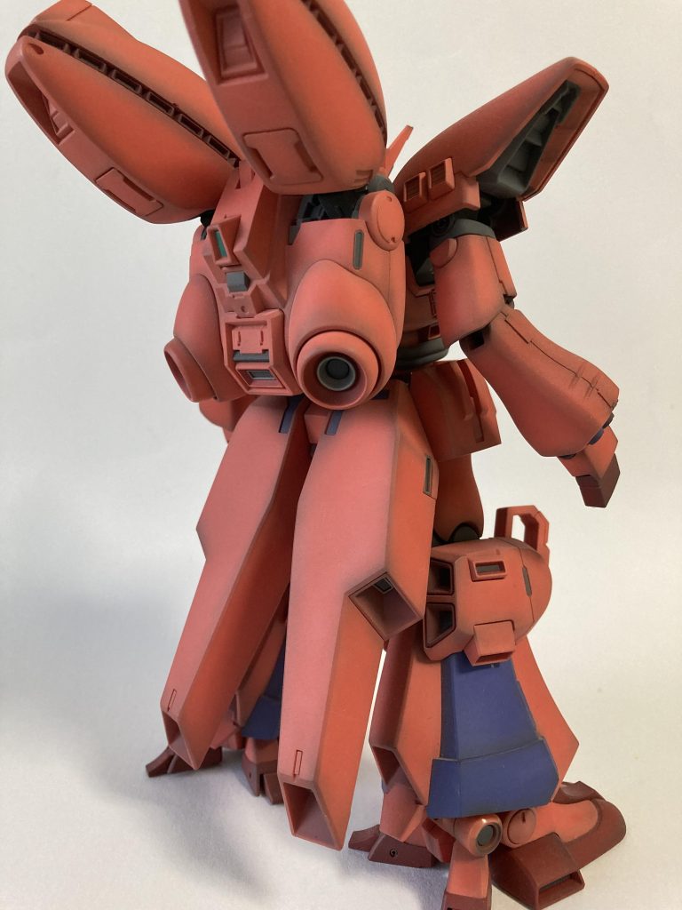 付属しているシールは個人的にうるさい感じがするので、塗装のみです