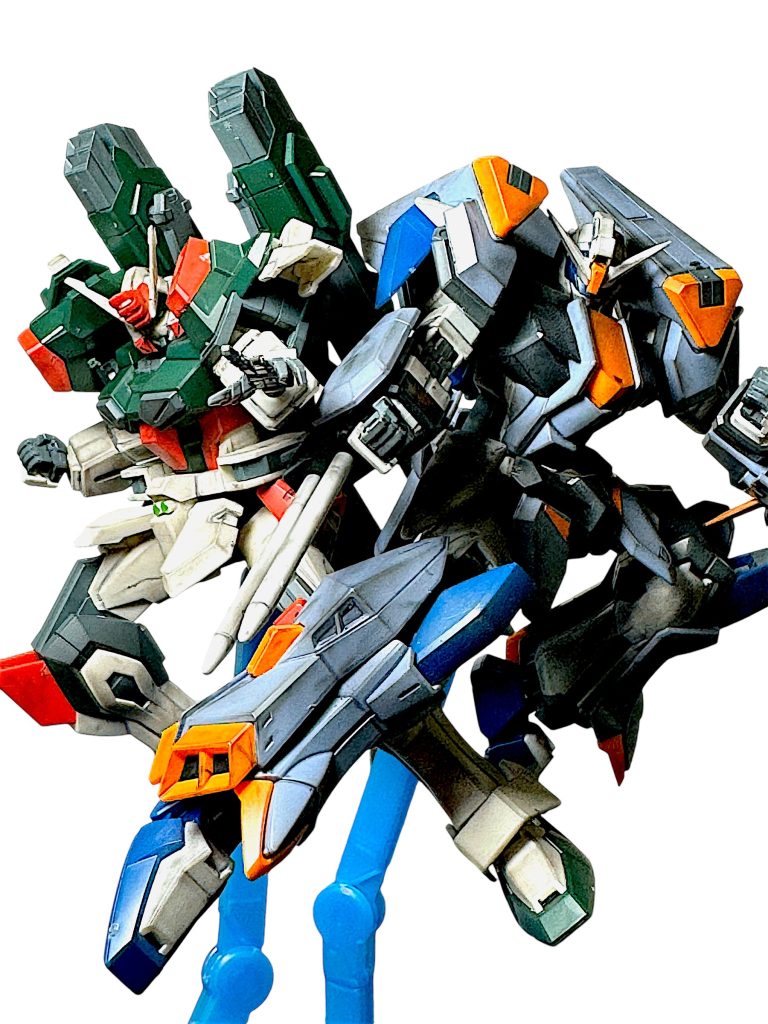 デュエルブリッツとツーショット。 この2機が並ぶと、画に安定感があります。また、並べた際に2機の脚を交差させる構図とし、より相棒の感じを表現してみました^_^