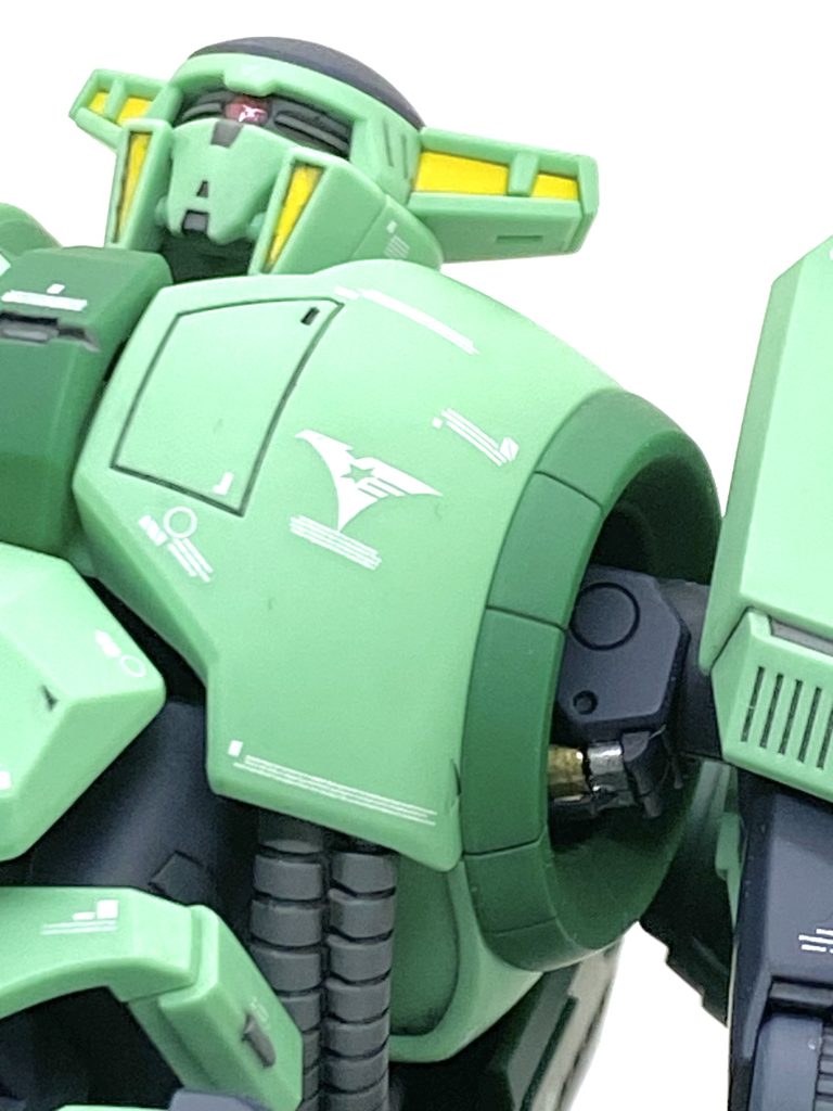 肩関節にあるシリンダーモールドもメタリックのマーカーで塗分けました。