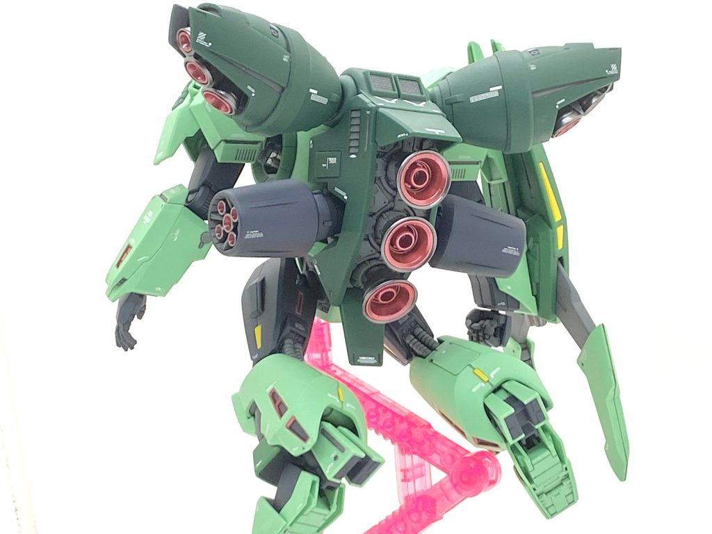 後姿は本当にカッコ良く、元が森のクマさんとは思えません(笑)。