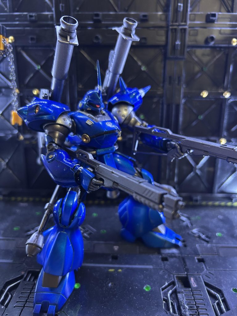 外装はクリアブルー、内部はシルバーと焼鉄色を吹いています