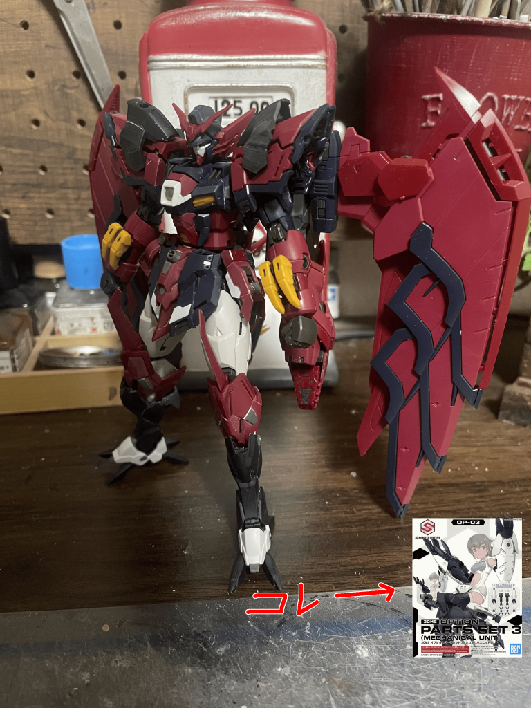 【塗装前の改造状態】足ドラゴンの移設の代わりに30MSオプションパーツセット3を買ってきてミキシング!どちらも大抵お店に在庫があ…カラーリングはこのままでも結構カッコイイ感じがして悩みましたが、最終的に元のカラーパターンの配置替えみたいな感じにしました。ちなみにこの写真は2024年12月31日の時の…ポケ戦見ながらイジってた!