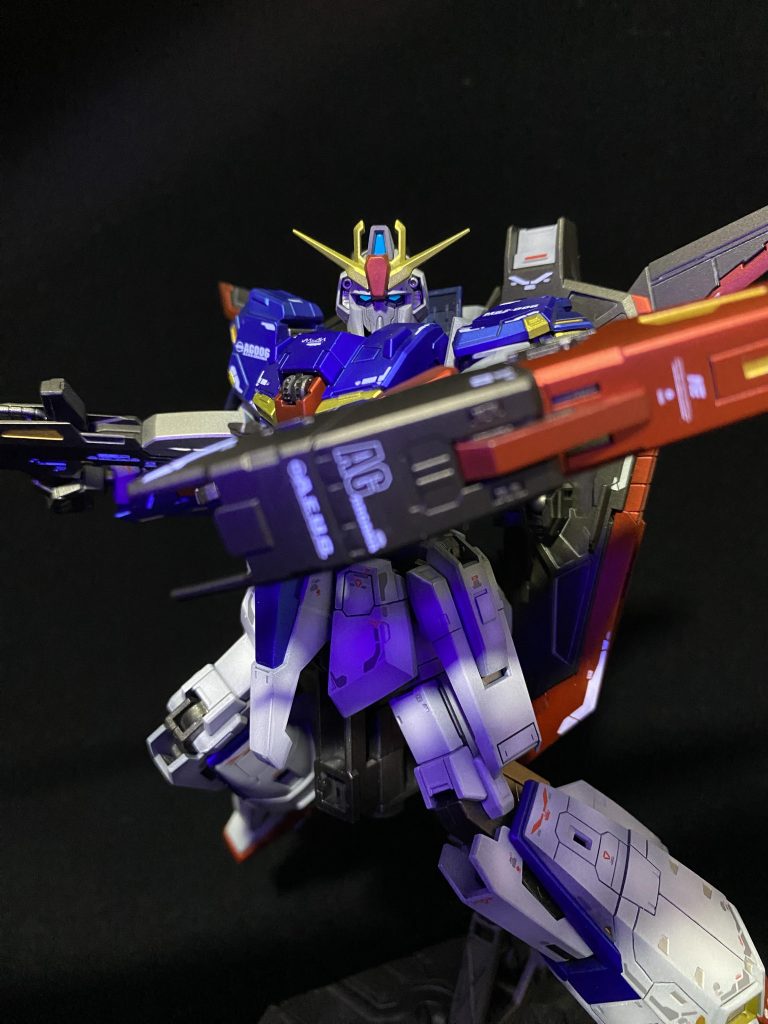 ツインアイに蛍光塗料を使ったけど、光らせるのって最初だけなんだよなぁ....