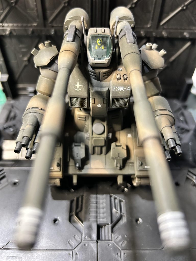 正面ショット。肩は煙幕ですー。