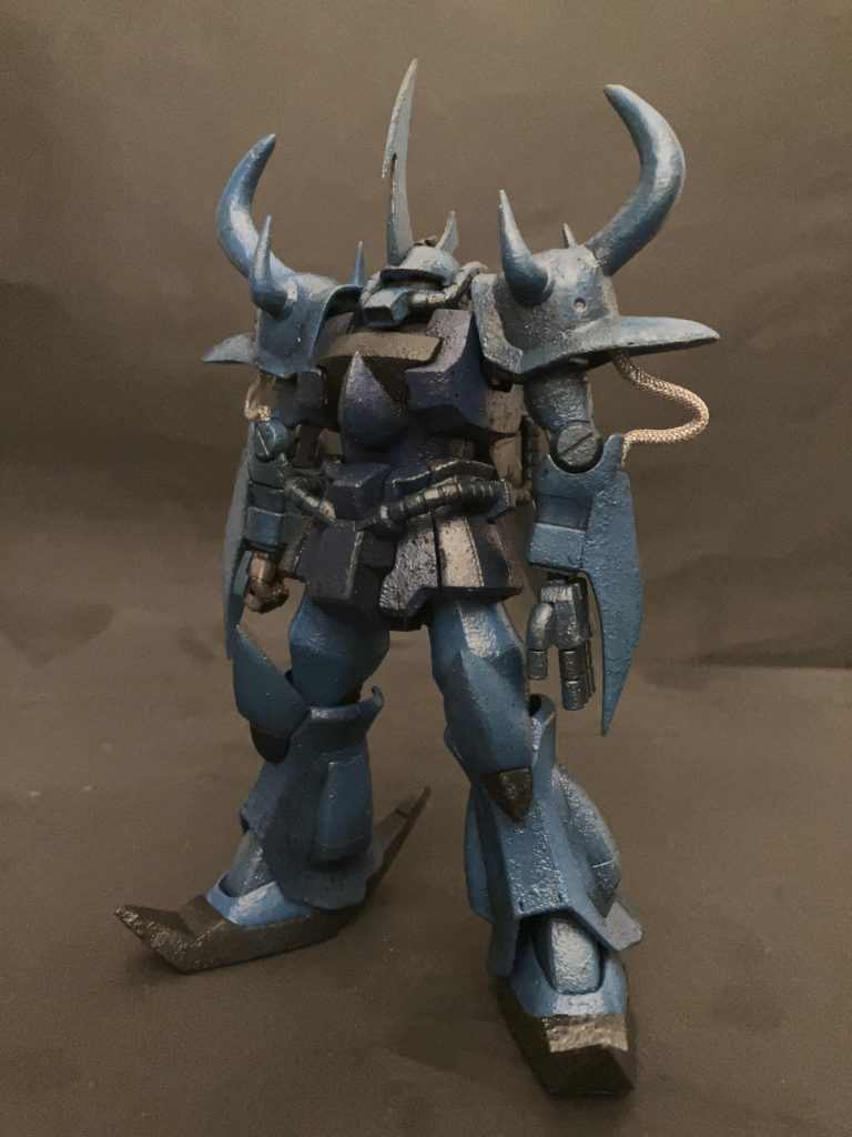 このグフは以前作った、プラモ狂四郎に登場するデビルチェンジグフで、元々はこれと並べるために世紀末グフとして改造しましたが、進めていくうちにヒャッハー度が下がりましたが、少しだけ面影を残してみました(//∇//)