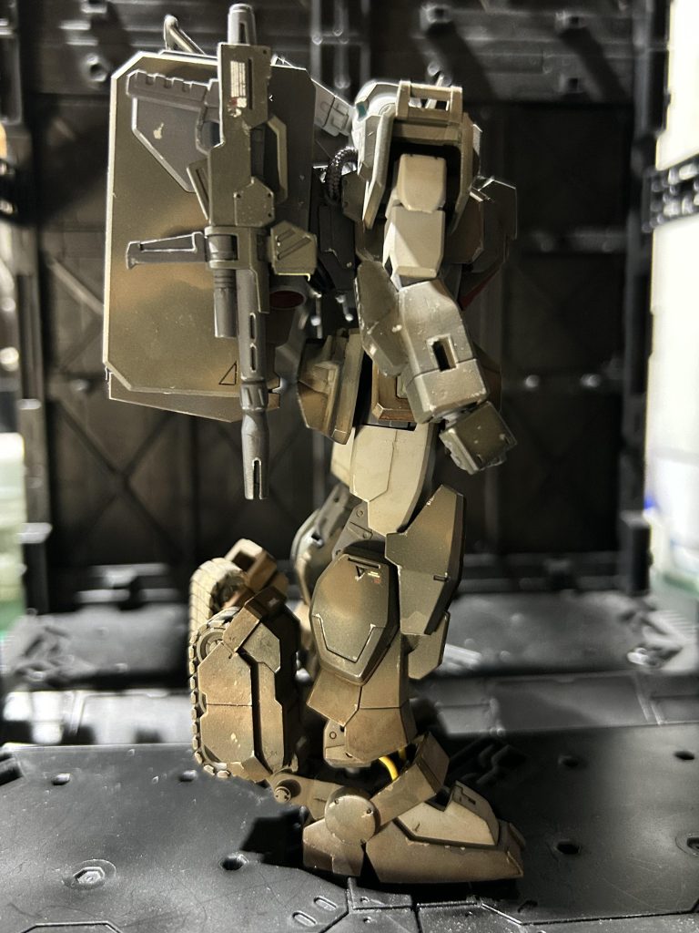 かかと後部に高機動用キャタ装着。武装ボックスバックパックと本体の間にランドセル追加。武装ボックス横にマグネットを利用して、ライフル、マシンガンを装着可能に。