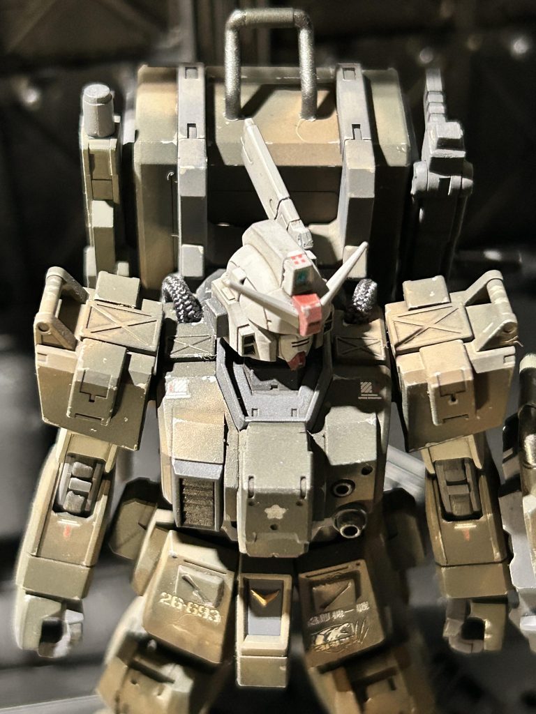 陸戦強化をする上で、重装甲ではなく部分的な強化対策と部分的装甲強化という設定で作成。コクピット部分の装甲強化。肩アーマーの強化。