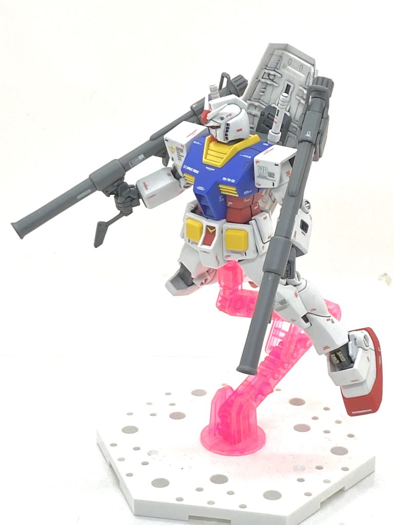 お尻に3㎜の穴を開けているので台座も使えます。