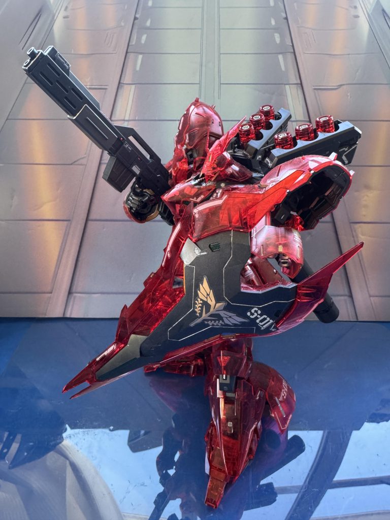 全塗装なくても一部墨入れとフレームにメタリックシルバーのペンで塗って明るめに仕上げました。 まだ子供にブンドドされてないので綺麗めです。