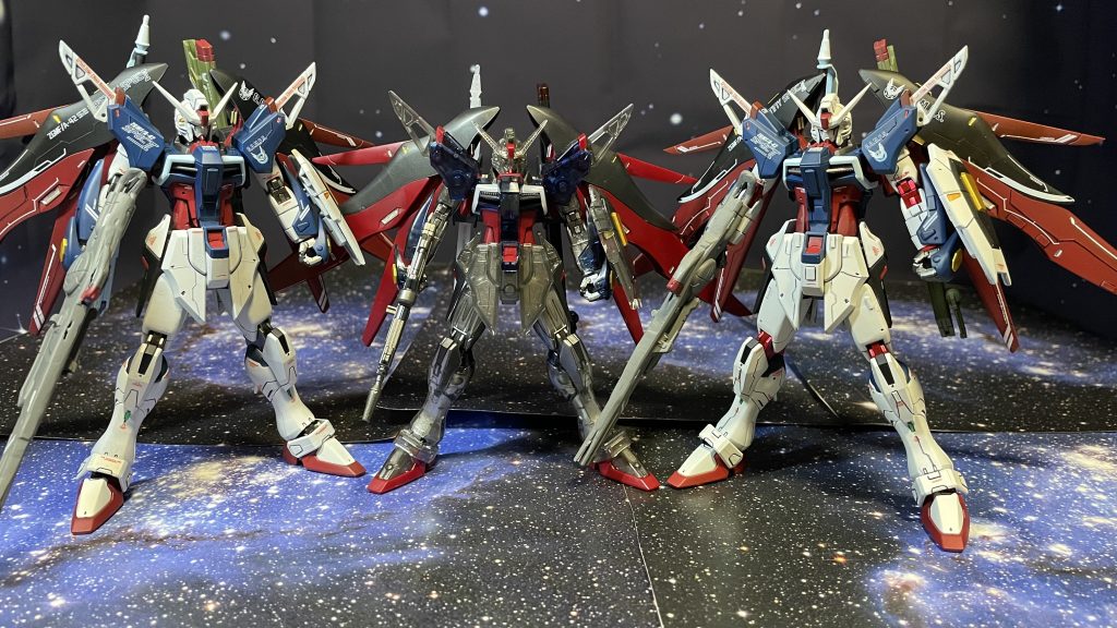 中央の通常デスティニーと比べて両端のデスティニーは腰を4ミリ、脚を3ミリ延長しスタイルアップしております