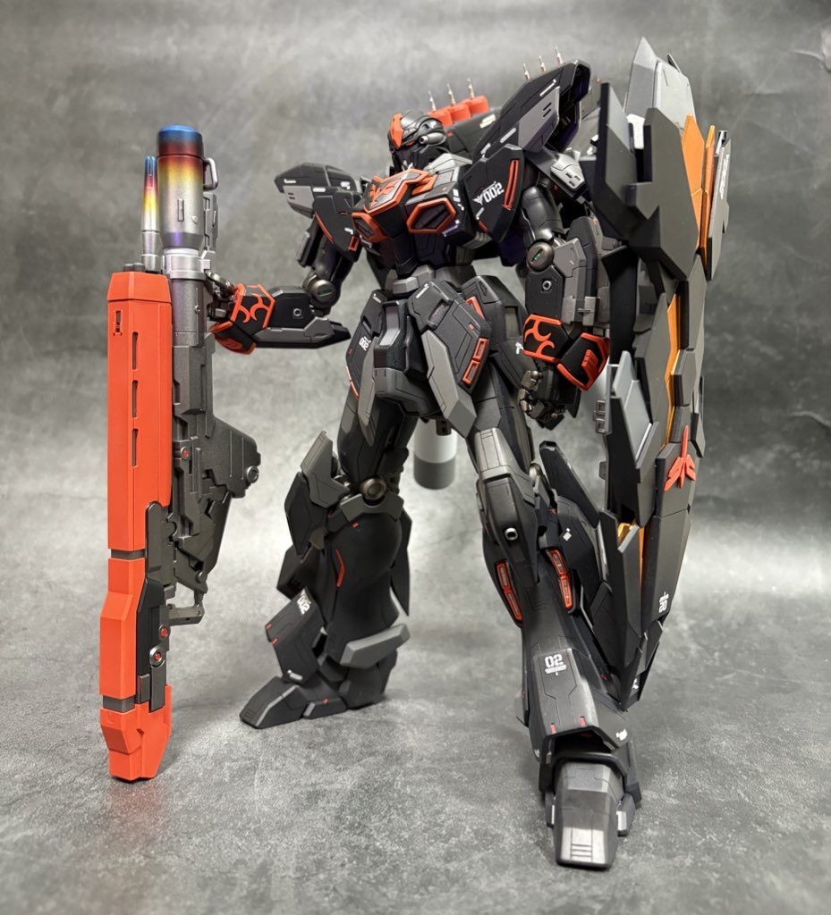 展示会に合わせてディテールアップを少々。3Dデカールを使用してレッドポイント、グリーンポイント追加ファンネル、バーニアにピン追加バーニア焼け塗装これにて完結です。ありがとうございました🙏 