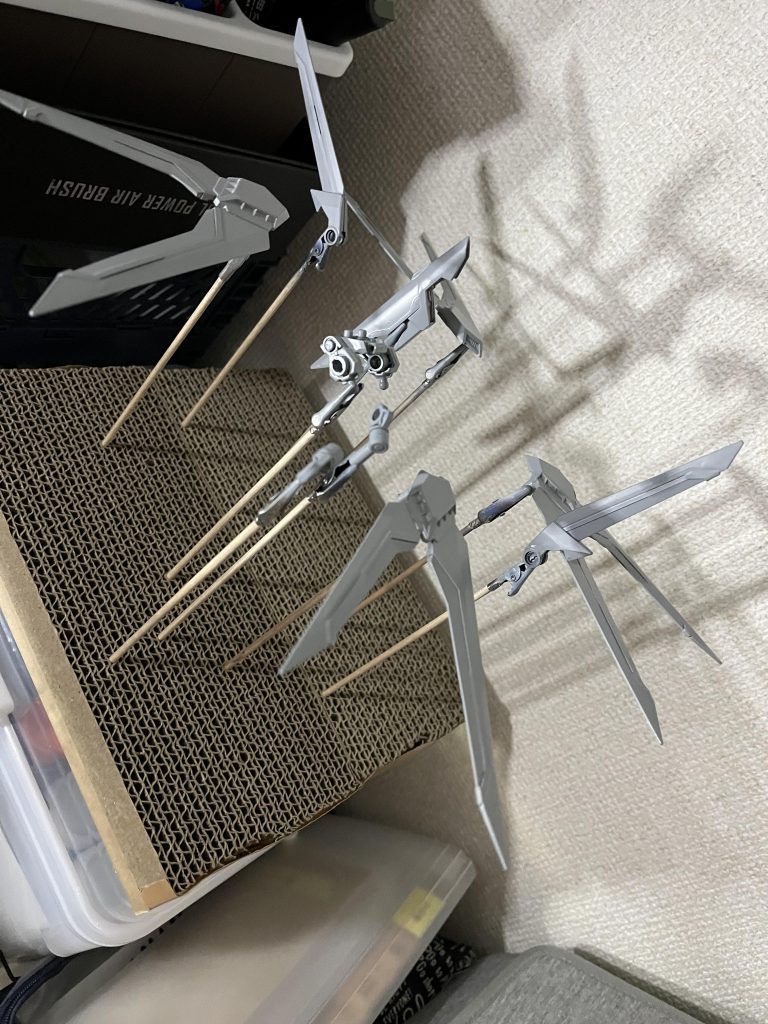 白サフ状態です。