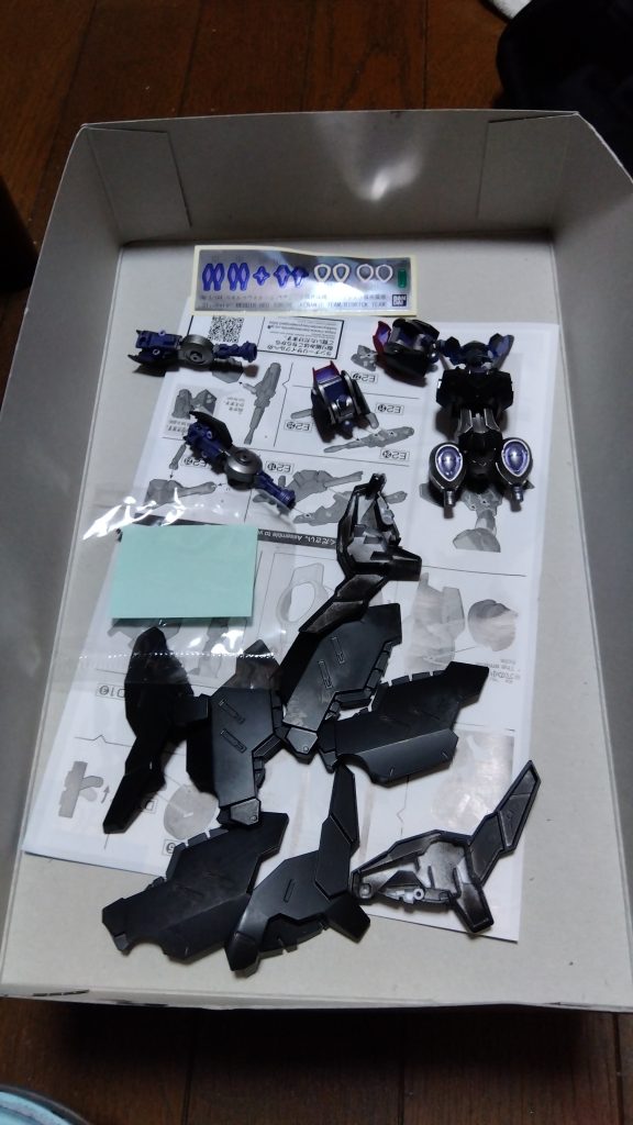 脚のデカいパーツを塗装してた時のこと。