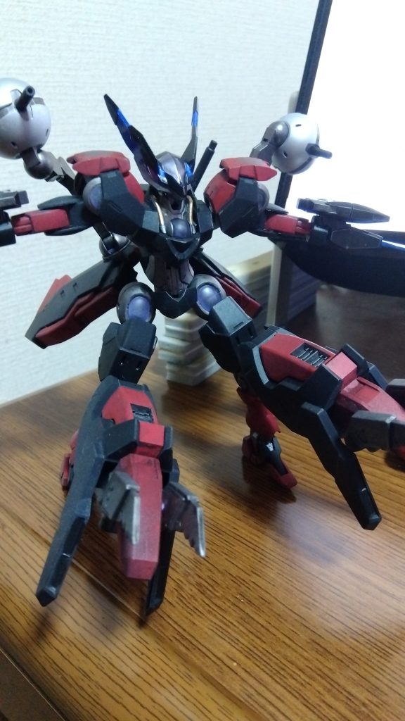 脚が、こんな状態でも自立できるんだから、このキットは凄い。このデカい脚に惚れてしまったのです。