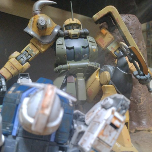 追い詰めるザクII