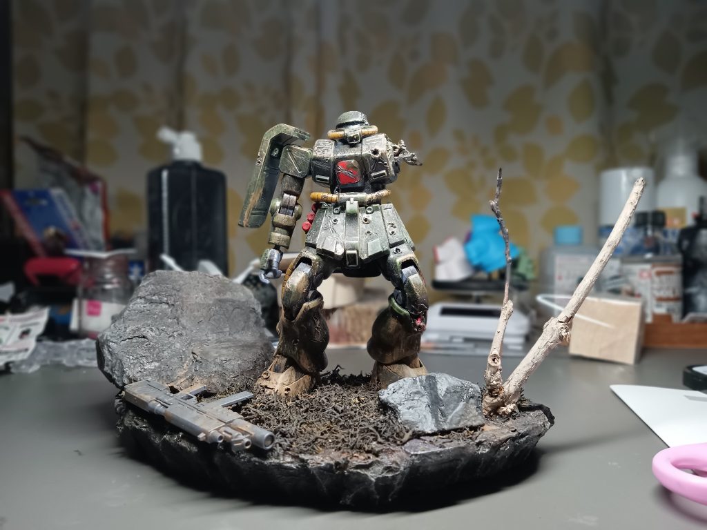 泥臭いザク–3枚目/制作者：ボンセラ