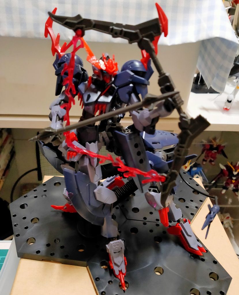 パチ組みでもこの迫力。頭とかメタリックレッドにしてもかっこよさそう...！