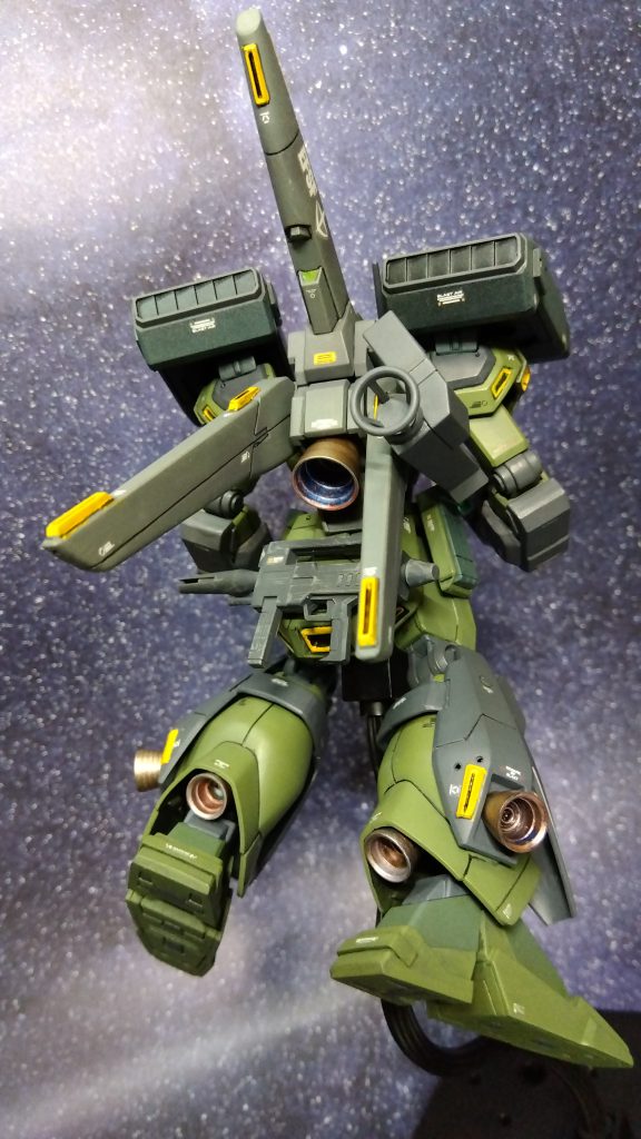 背面 リアアーマーとビームライフルにネオジム磁石を仕込みをマウント出来るようにしました。