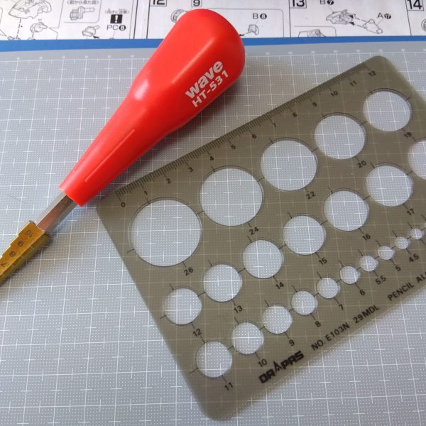 大きな穴開けや円形パーツに…