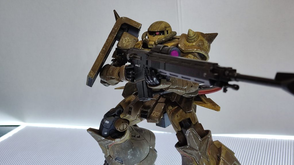 ライフルを構えて