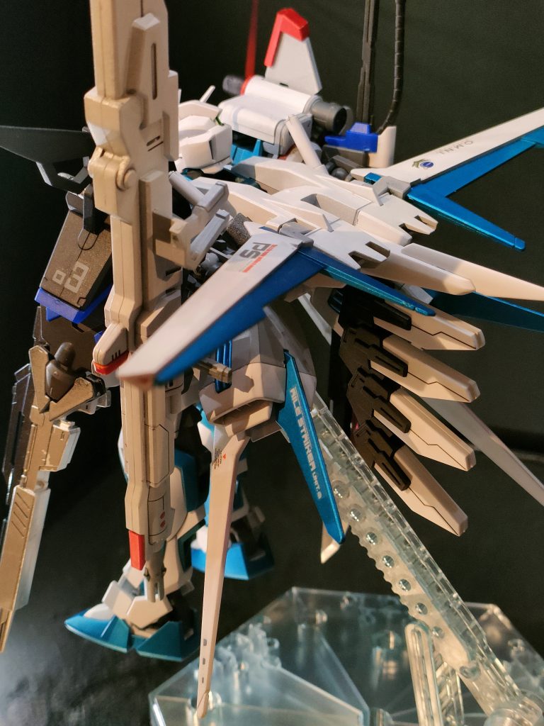 白のエールストライカーは航空機をイメージしたカラーリングで。もっとツヤツヤにしてもよかった、、、