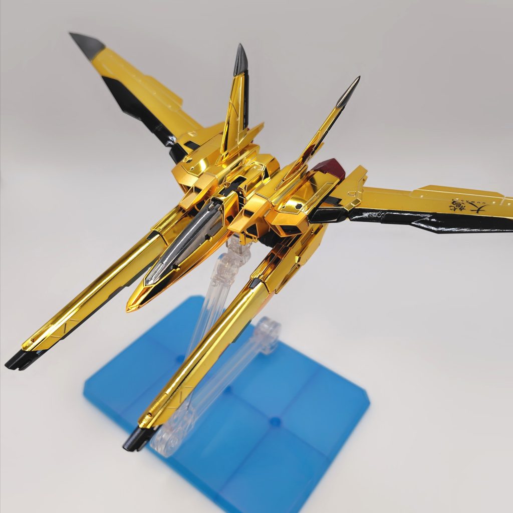 アカツキガンダム–3枚目/制作者：丸腰どらゴン