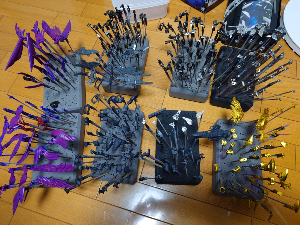 塗装中…ウイングは前回のカトキゼロリベリオンと同じ塗装法で(詳しくは自分の過去作のMGカトキゼロをご覧下さい)