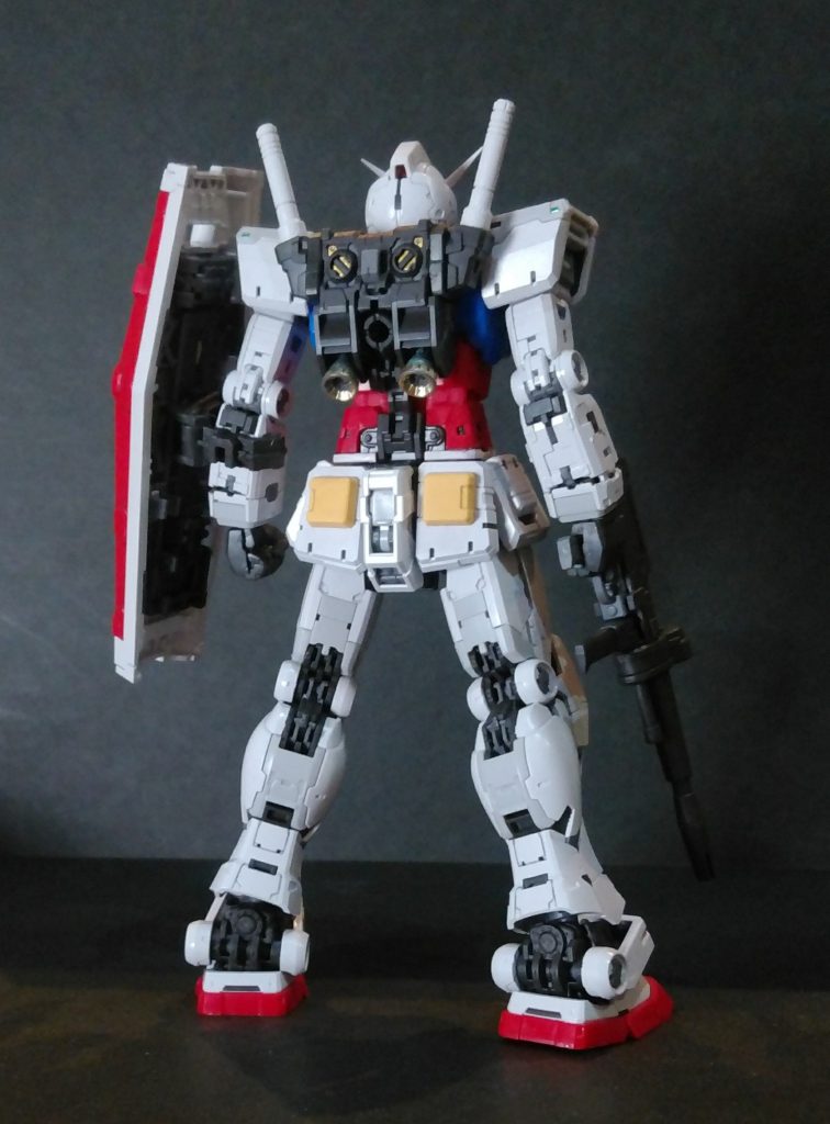 股関節と太ももを緩く接続して幅増しをしています。