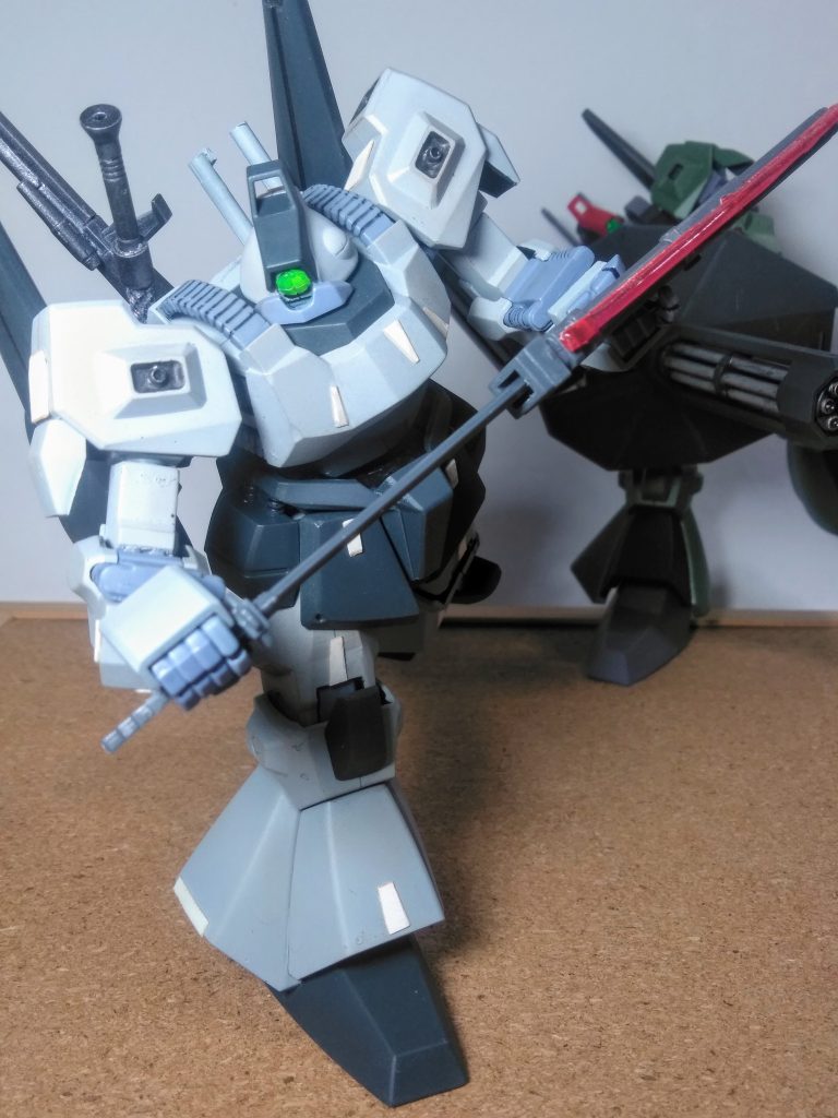 ビーム発振型の大型刀剣は以前のよぅｵｯﾄ!→こんな風に実体剣内蔵型😤💨💨 二刀流も可能❗と、成っております 🤔ﾖｼｯ! そして『長モノ武装絶対信者』の為の布教活動も完了です❗  👍😆🎶🎶🎶『リック ディアス』がデカイ為『長モノ武装』が目立ちませんがね 😏