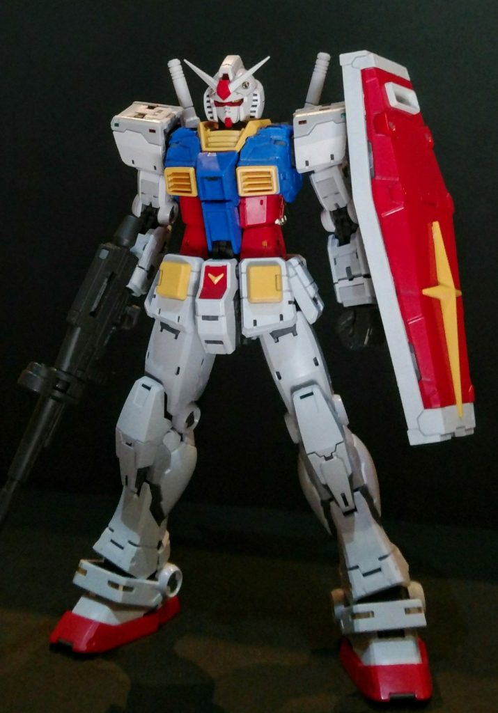 胴長が気になり、腹部下側面の出っ張りがほぼ隠れるまで、腰上部の接続面を削りました。出っ張りも前面と側面を除去。また、顎も少し引けるように内側を処理しました。