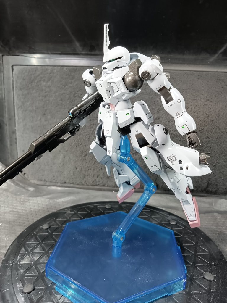 メイン兵装のレーザーライフルです